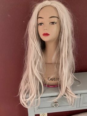 Amazon Long Wavy Lace Front Wig - Platinum Blonde/Gray